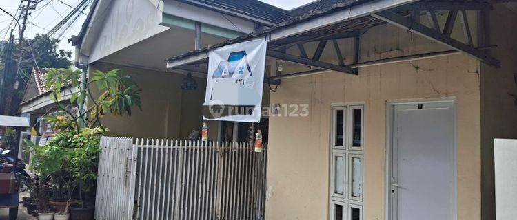 Rumah Pinggir Jalan Muat 2 Mobil Lokasi Strategis 1