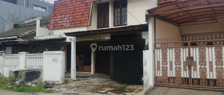 Rumah Tua 2 Lantai Hadap Timur 1