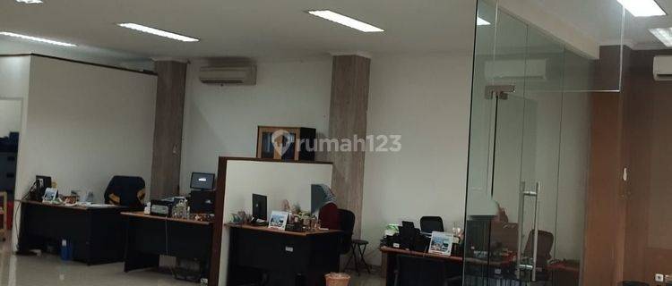 Kantor 3 1/2 Lantai, Ada Lift Hadap Tenggara 1