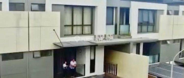 Rumah 3 Lantai Bagus Furnished di Cluster Keia The Zora Bsd City  1