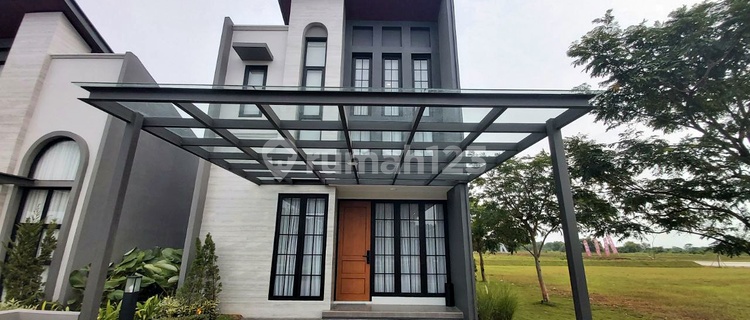 American-Style 2-Story House Building Near East Jakarta. 1