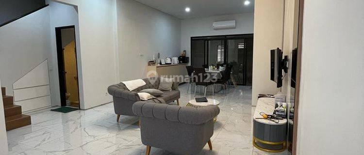 Rumah 2 Lantai Bagus Furnished SHM di Tatar Lokacitra Kbp, Bandung 1