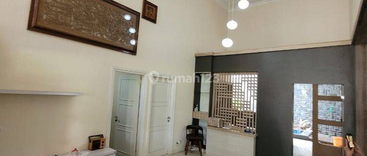 Rumah 2 Lantai Bagus Furnished SHM di Setraduta, Bandung 1