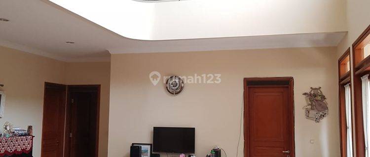 Rumah 2 Lantai Bagus Semi Furnished SHM di Setraduta, Bandung 1