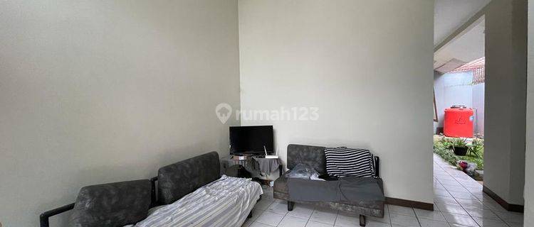 Rumah Bagus Unfurnished SHM di Setraduta, Bandung 1