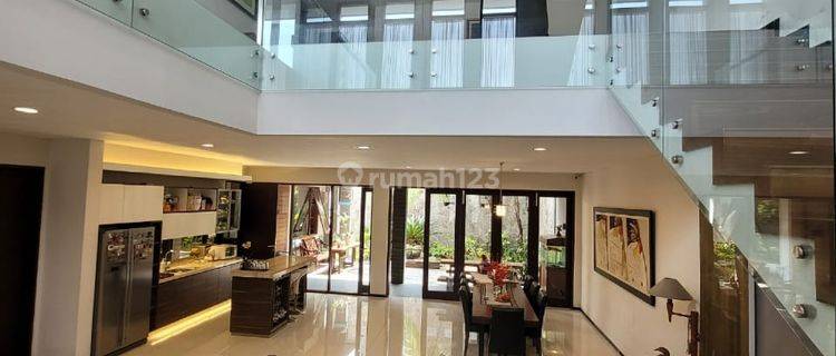 Rumah Bagus Semi Furnished SHM di Setraduta, Bandung 1