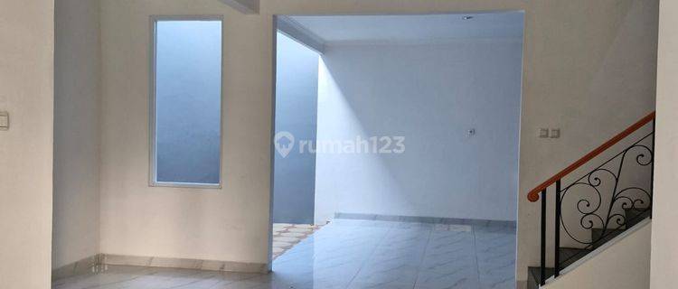 Rumah Bagus 2 Lantai Rapi Siap Huni Harga Nego 1