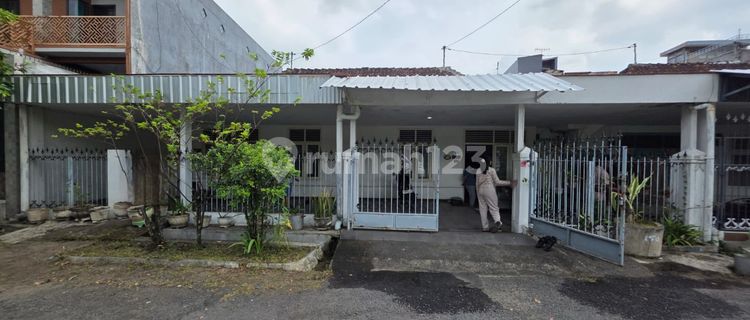 2 rumah jejer Taman Riau Malang 1