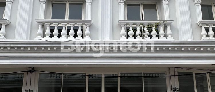 Royal Palace Larangan Sunandar Priyosudarmo dkt Gajah Mada 1