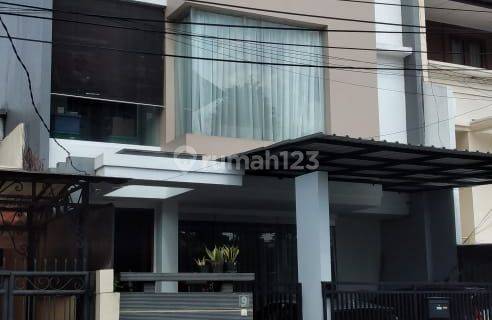 Dijual Rumah Minimalis Pondok Indah 2 Lantai Jalan Lebar  1