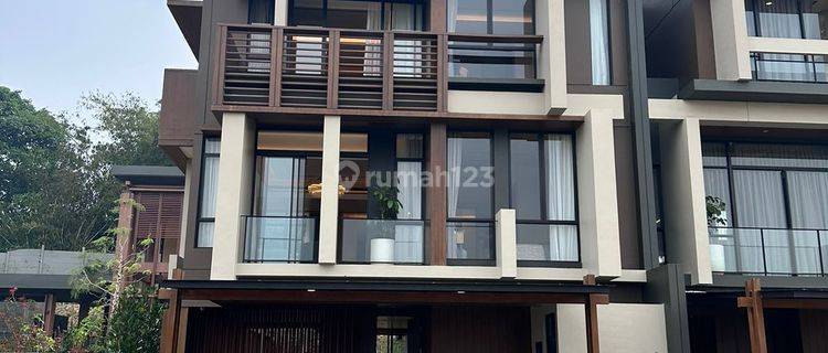 Rumah 2 Lantai Baru Semi Furnished di Living At Wynyard Bsd, Tangerang 1