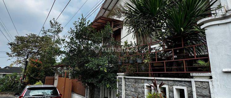 Rumah Bernuansa Villa 2 Lantai di Kawasan Elite Tidar Malang 1