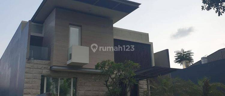 Disewakan Rumah Tropical Modern Furnished Split Level Graha Famili 1