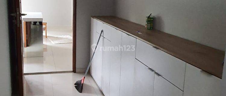 Disewakan Rumah Tropical Kolam Renang Full Furnish Pakuwon Indah 1
