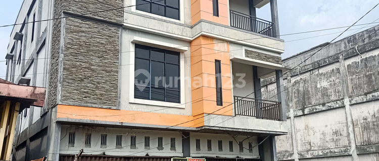 Cheap Rental for Adjacent Shops on Martadinata Street, Pontianak City 1