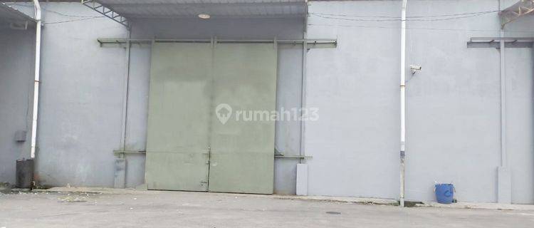 Gudang Luas Jalur Kontainer Parit Sembin Pontianak Kota 1