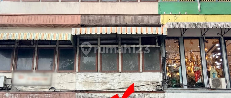Ready-to-Use Shop House for Rent, Strategic Business Center Location 1