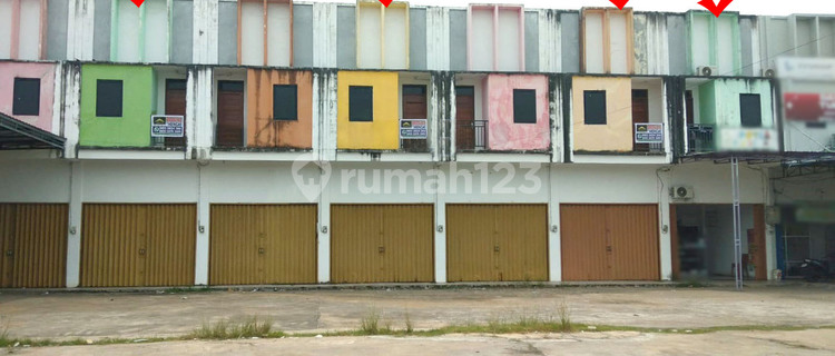For Sale, Ready-to-Use Shop House, Strategic Location, Spacious Yard 1