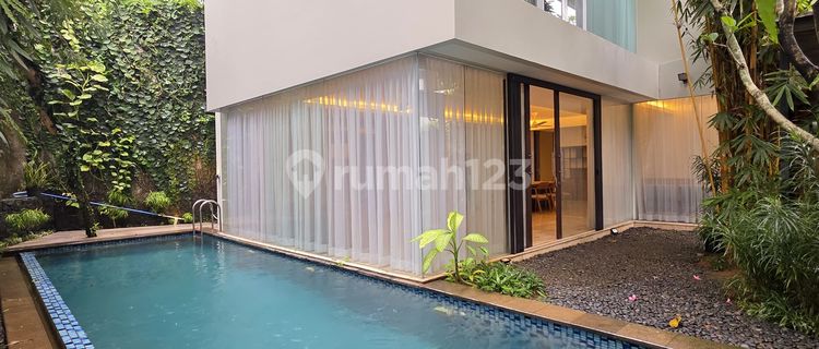 Townhouse di Scbd 2 Lantai dengan Basement Mini Garden 1