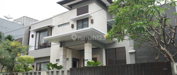 Rumah Mewah Modern Siap Huni di Green Garden Jakarta Barat  1