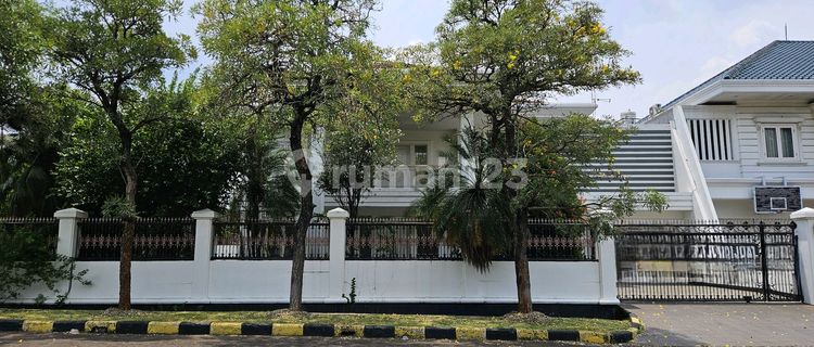 Modern Luxury House In Kebon Jeruk Intercon Garden, West Jakarta 1