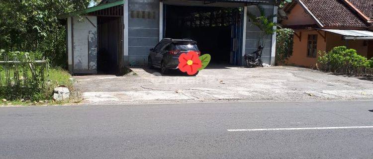 Gudang & tanah pekarangan di Karangmojo.Belakang Gudang tanah luas. 1