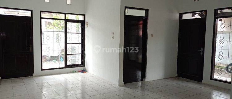 Rumah Hook siap huni sudah renovasi, Taman Kopo Indah 1