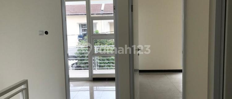 Minimalist 2-Story House Near Toll Access, Taman Kopo Indah. 1