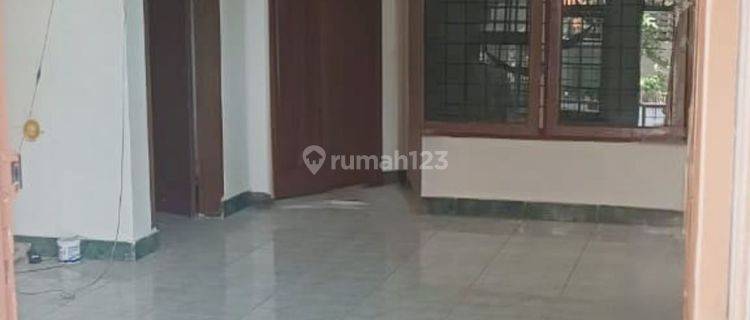 Rumah 2 Lantai Bagus Siap Huni, Taman Kopo Indah 1