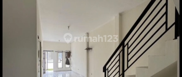 Minimalist 1.5-Story House Near Margaasih Toll Road, Taman Kopo Indah 1