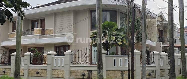 Rumah Hook Depan Taman Dijual Puri Indah Kokoh Siap Huni - 304M2 1