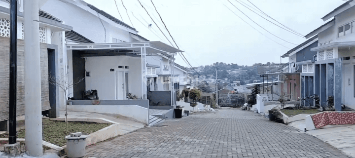 Perumahan  cantik asri sejuk suasana villa,, one gate system, SHM, tanpa riba. Sangat dekat, 10menit saja ke stasiun Citayam. View pemandangan dari atas gunung dari arah cluster . Sudah dibangun lebih dari 70persen dan sudah banyak dihuni pembeli. 1