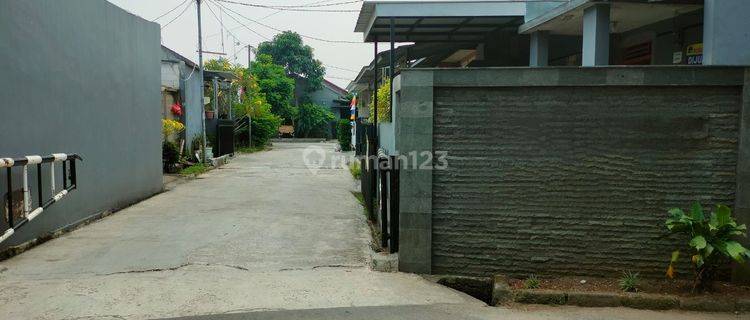 Lokasi super strategis, harga super murah. Rumah siap huni secondary SHM dalam cluster di Parung. Dekat  pasar parung, dekat jalan raya , dekat ke sawangan dekat, ke toll pun relatif dekat. Rumah dekat ke  pinggir jalan raya utama 1