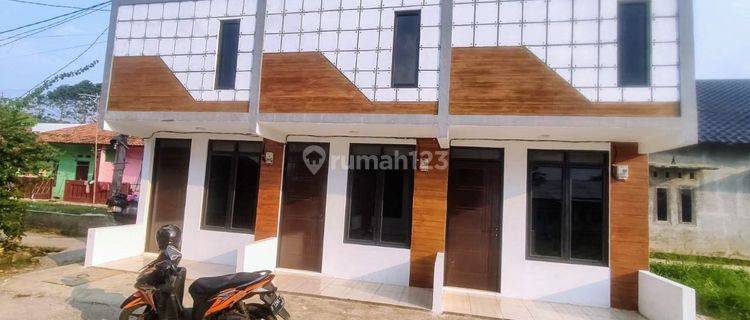 Rumah kontrakan 3 pintu indent  laris di Ranca Bungur Bogor. Bisa memperoleh passive income per bulan mulai   Rp2,4juta lebih  .  Lokasi di kawasan padat yang tinggi permintaan kontrakan. Dekat akses ke tol,RS, sekolah, pasar dll 1