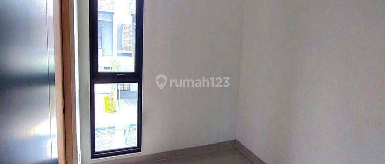 Rumah Sewa 2 Lantai Di Flora Summarecon 1