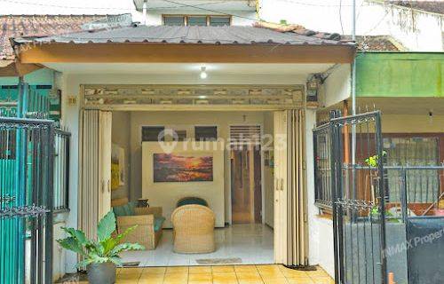 Dijual Rumah 2 Lantai Bagus Semi Furnished di Pulau pulau, Malang 1