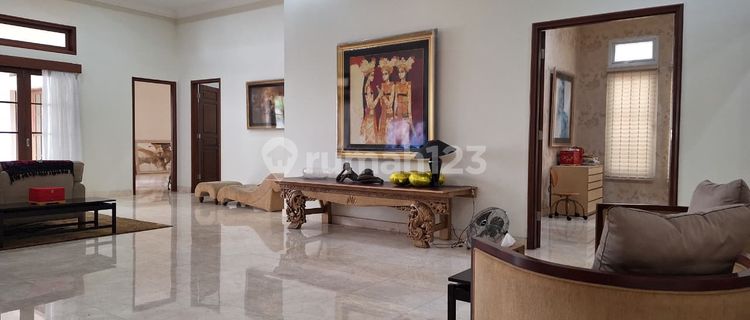 For Sale House in Strategic Location at Cikini, Central Jakarta 1