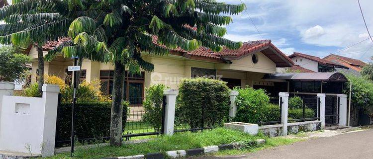 Rumah Asri Dan Sejuk di Gegerkalong Bandung  1