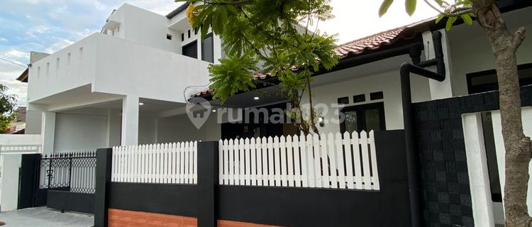 Aesthetic House in the Trade Complex, Ciledug, Tangerang 1