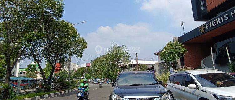 Rumah komersil di pinggir jalan raya Perserikatan - Rawamangun Jakarta Timur 1