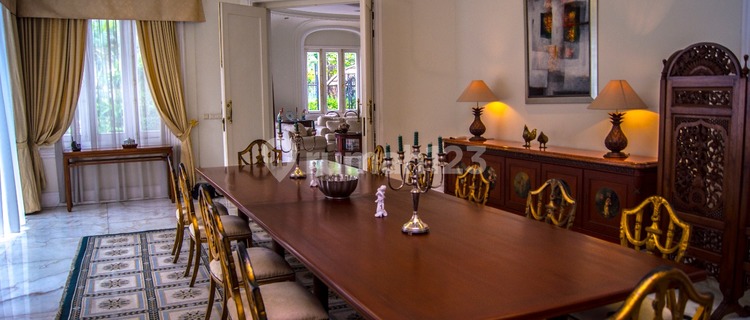 Rumah bagus siap huni di lingkungan eksklusif Kuningan - Jakarta Selatan 1