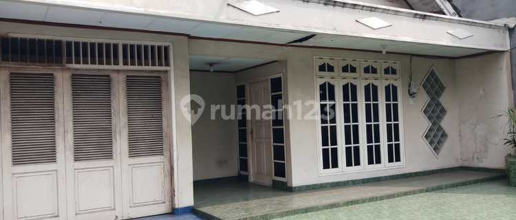 Rumah Bagus Semi Furnished SHM Citra Garden, Jakarta Barat 1