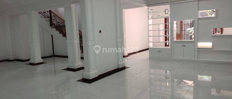 Rumah Dijual Cepat Kualitas Premium di Leuwi Panjang, Bandung 1