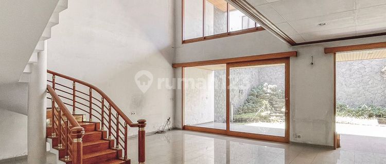 Rumah Lokasi Strategis di Mainroad Setiabudi Cocok untuk Usaha 1