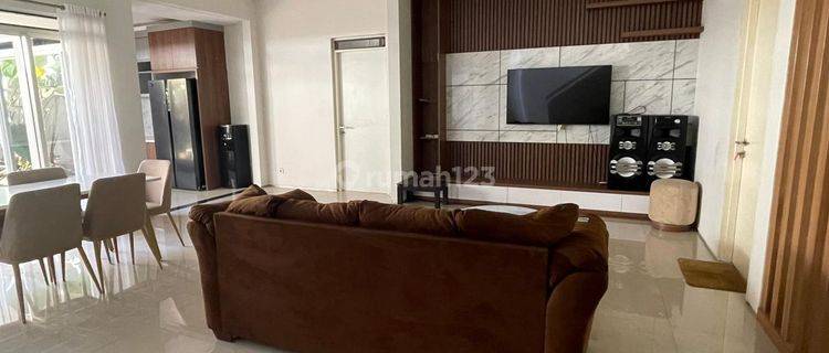 Rumah Furnished 2 Lantai Bagus di Kota Baru Parahyangan Bandung 1