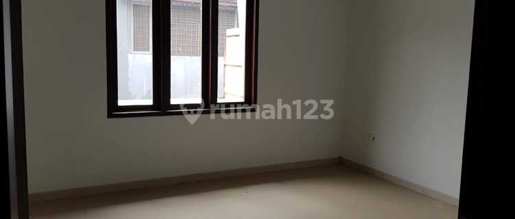 Cheap House Price Need Money at Singgasana Pradana Bandung 1