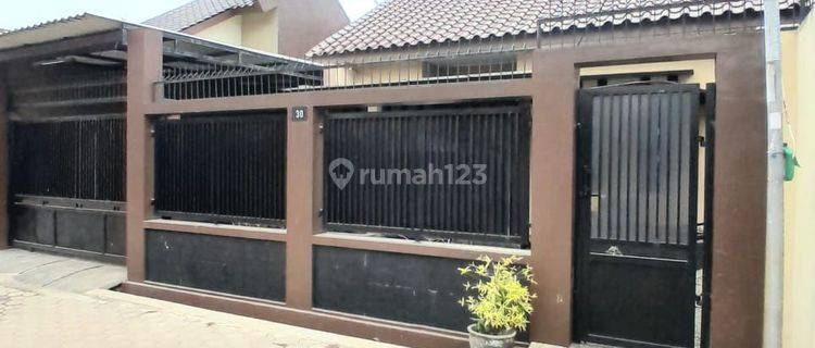 Rumah 1 Lantai dengan Halaman yg Luas di Kodau, Pondok Gede 1