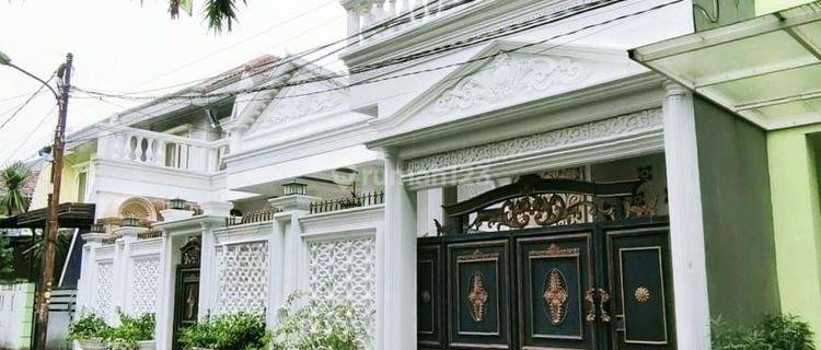 Rumah Mewah dengan  Pool private di duren Sawit jakarta timur 1