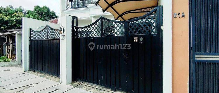 Rumah Cantik 3 Lantai Rooftop full furnish di Condet 1