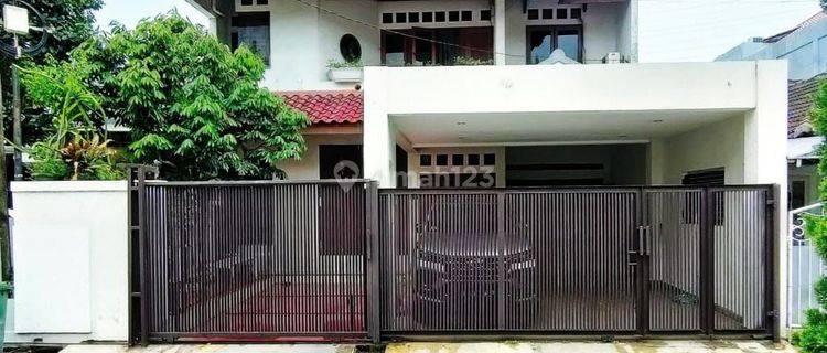 Rumah 2 Lantai Semi Furnish di komplek Perumahan Jatibening 1